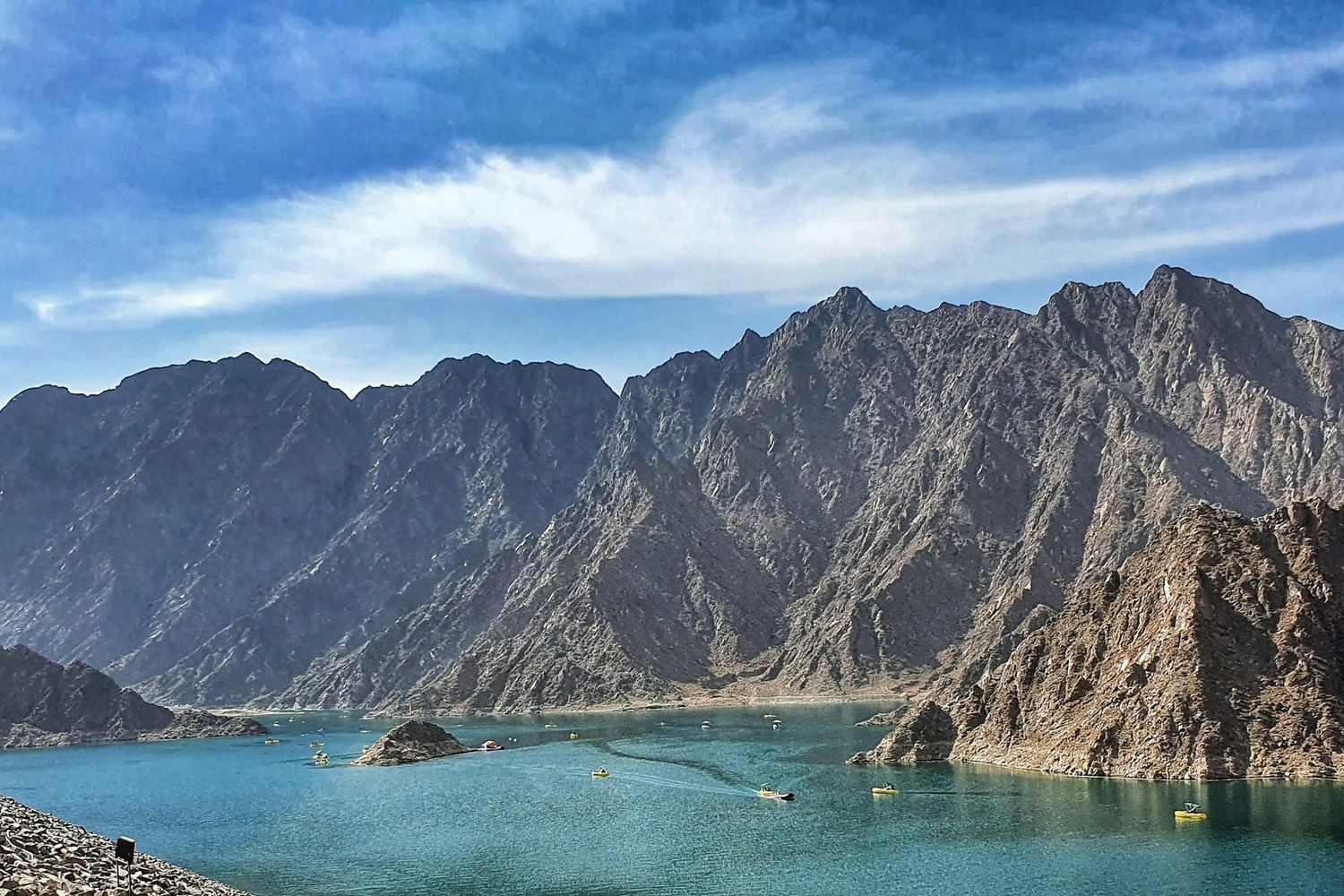 A kayak on the turquoise Hatta reservoir